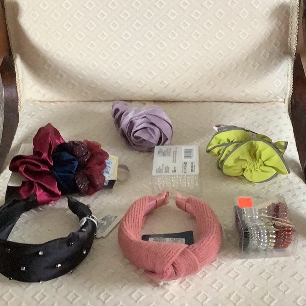 Bundle of new hair accessories